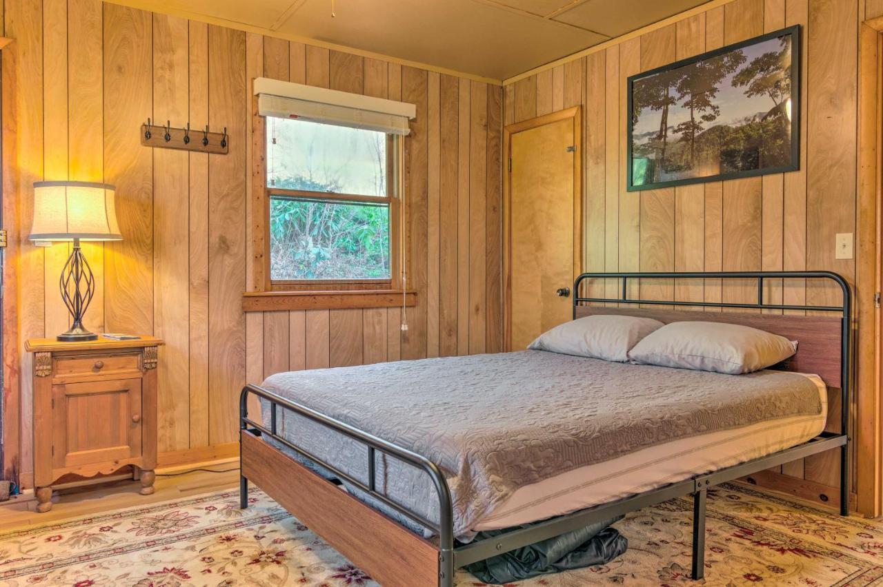 Peaceful Spruce Pine Cabin On 8 Acres With 2 Decks! エクステリア 写真